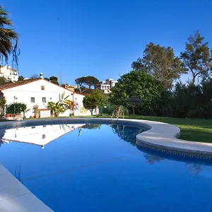 agradable-adosado-con-piscina-la-hidalga.es-andalucia.com/